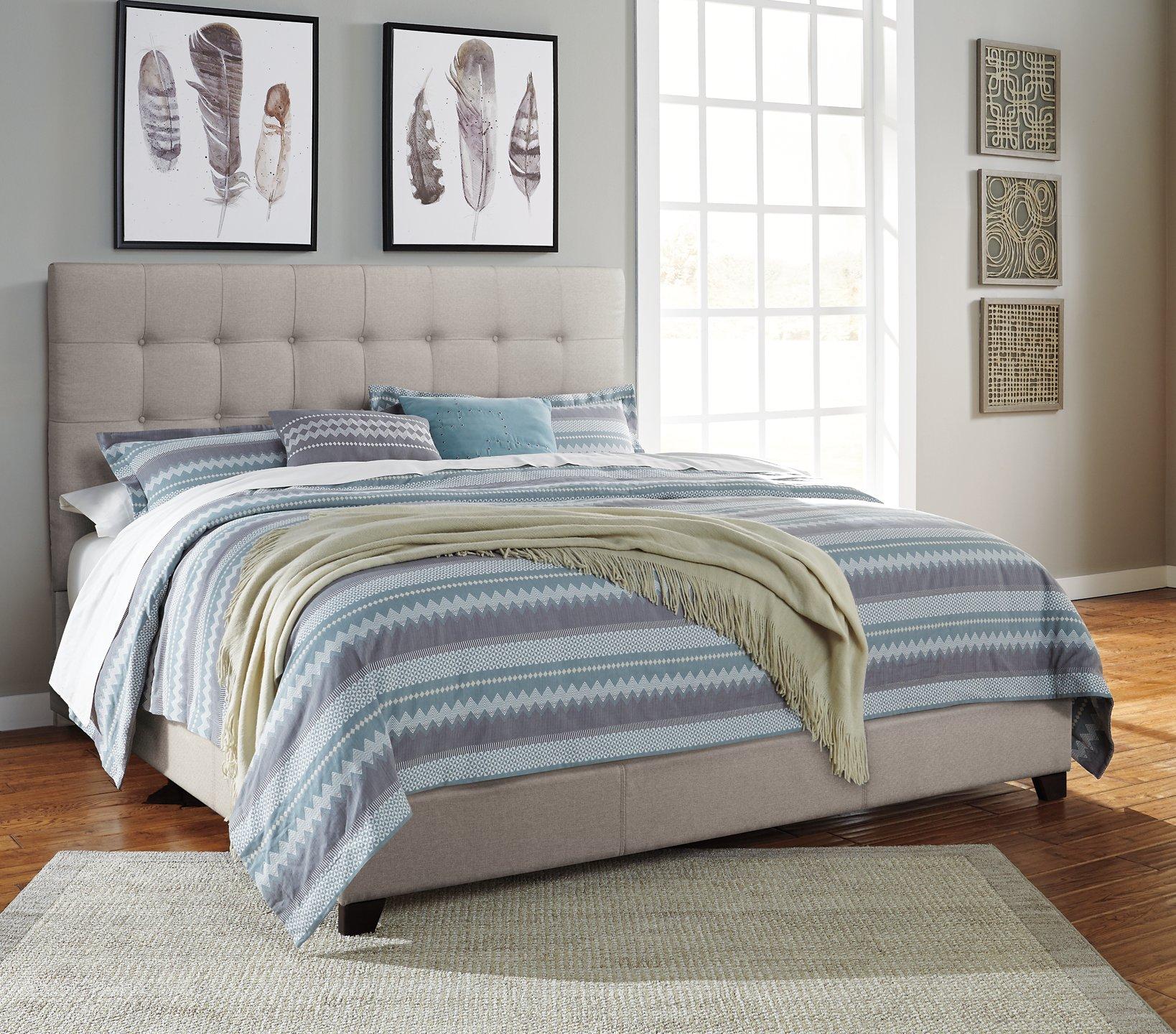 Dolante Upholstered Bed